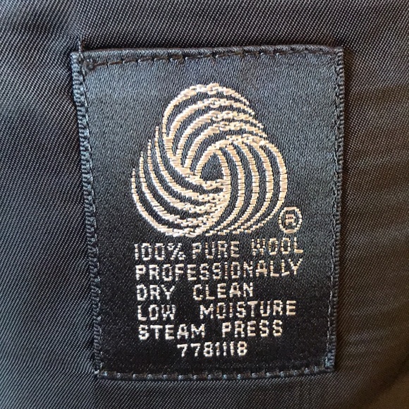 Abriani Italian Tuxedo Coat - Picture 16 of 17